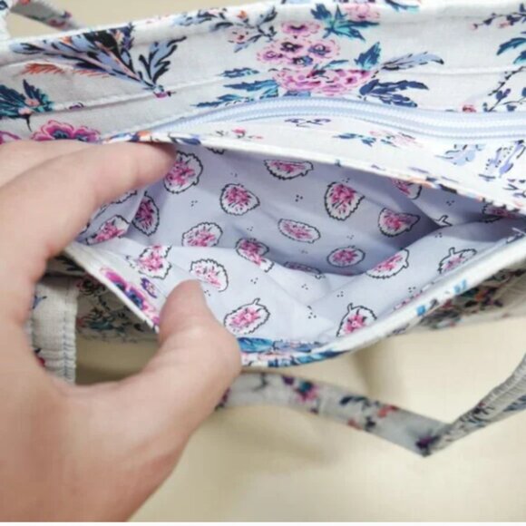 Vera Bradley Vera Tote in Magnifique Floral Weekender Shoulder Bag CHRISTMAS NEW - Picture 6 of 9